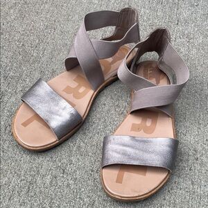 Sorel Women's Metallic Pewter Elastic Strap Sandals
